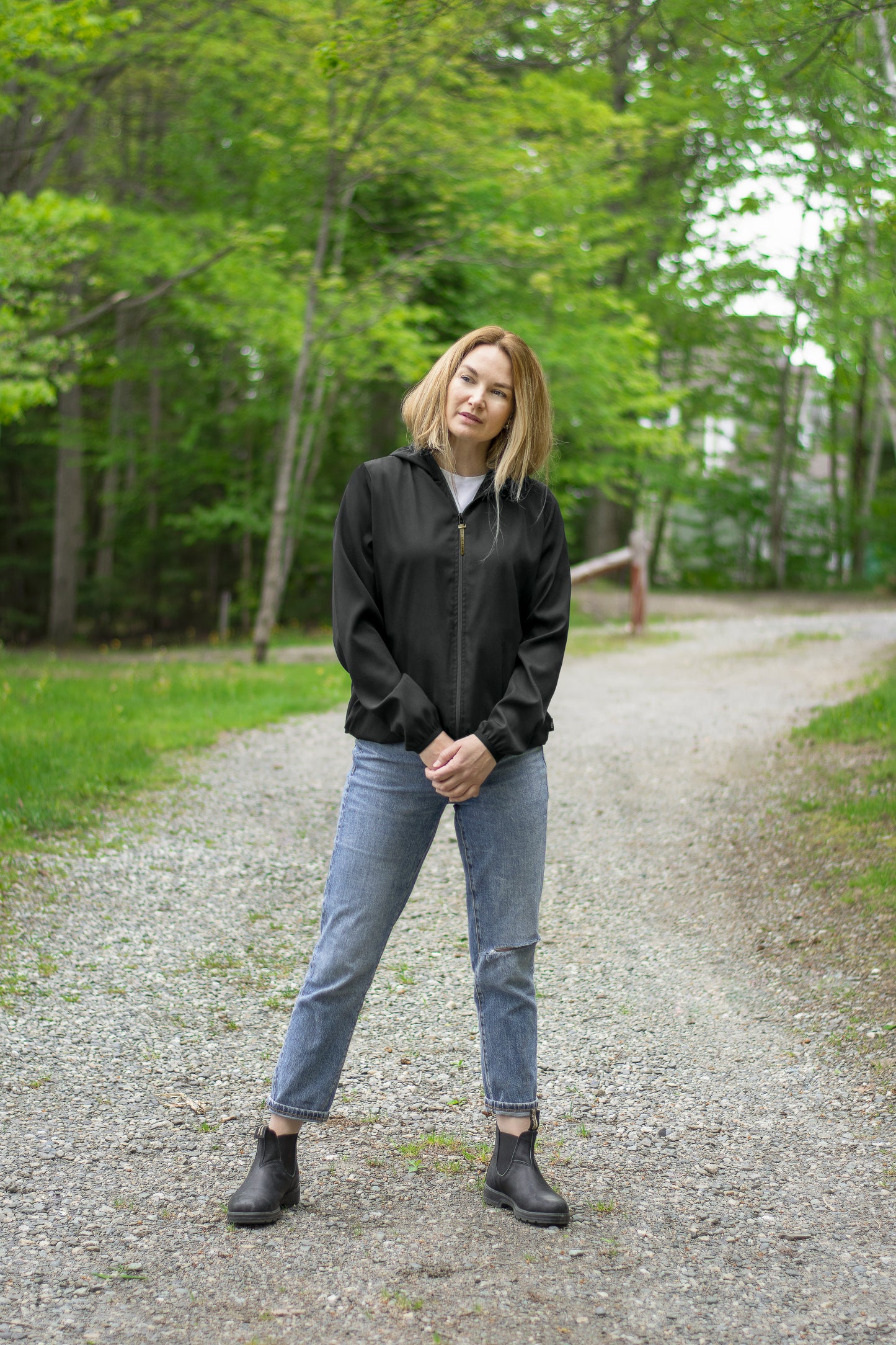 Manteau coupe-vent à capuche – Femme